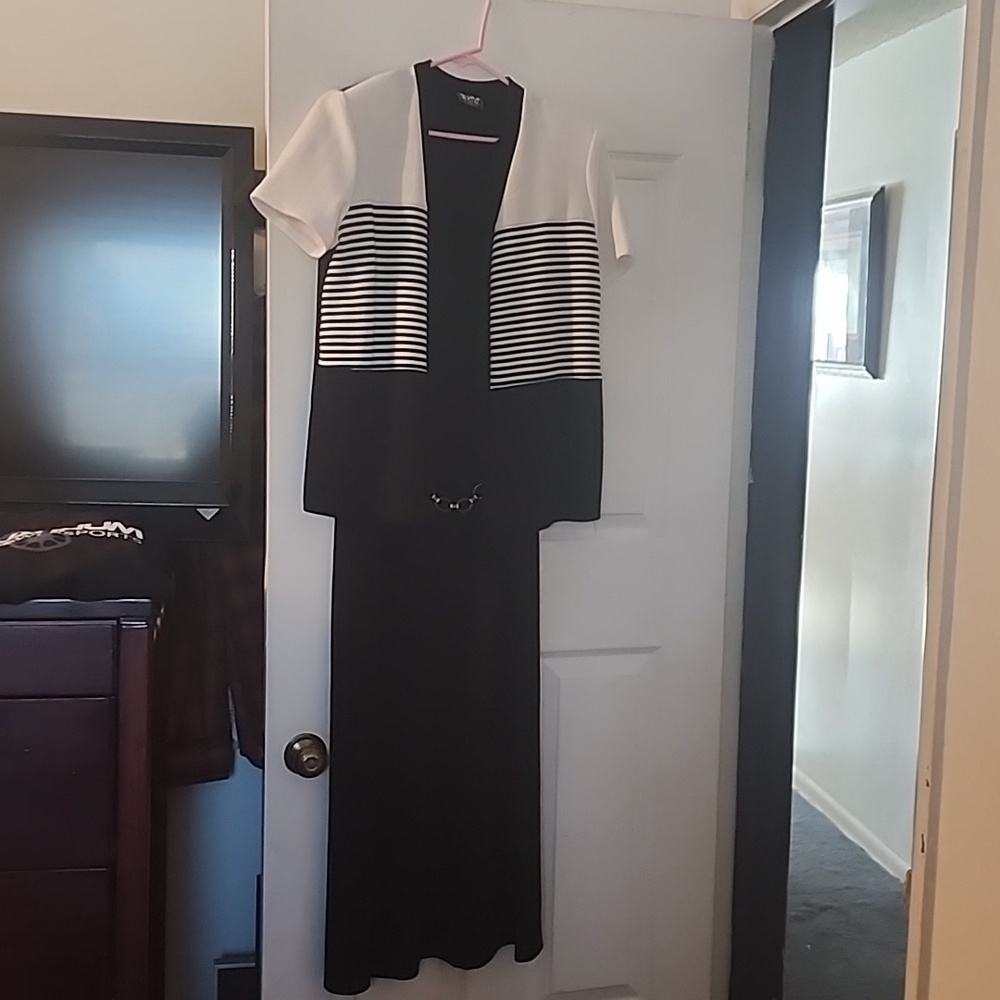 Women's long sleeveless dress with short sleeve jacket, size 10 by DJ and Co.